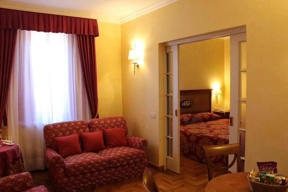 Ambassador Palace Hotel 4*