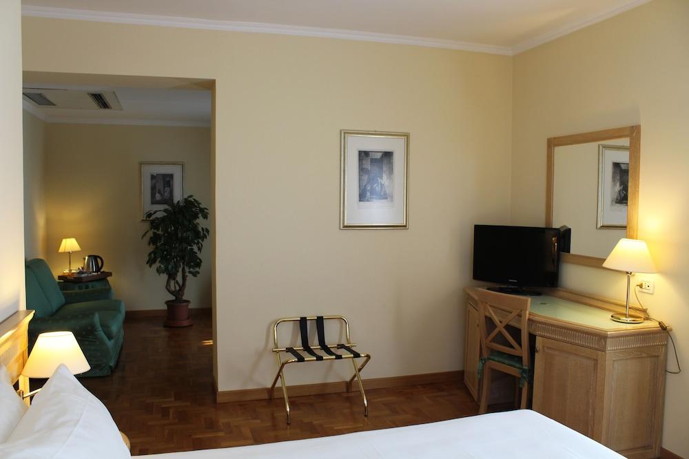 Ambassador Palace 4*