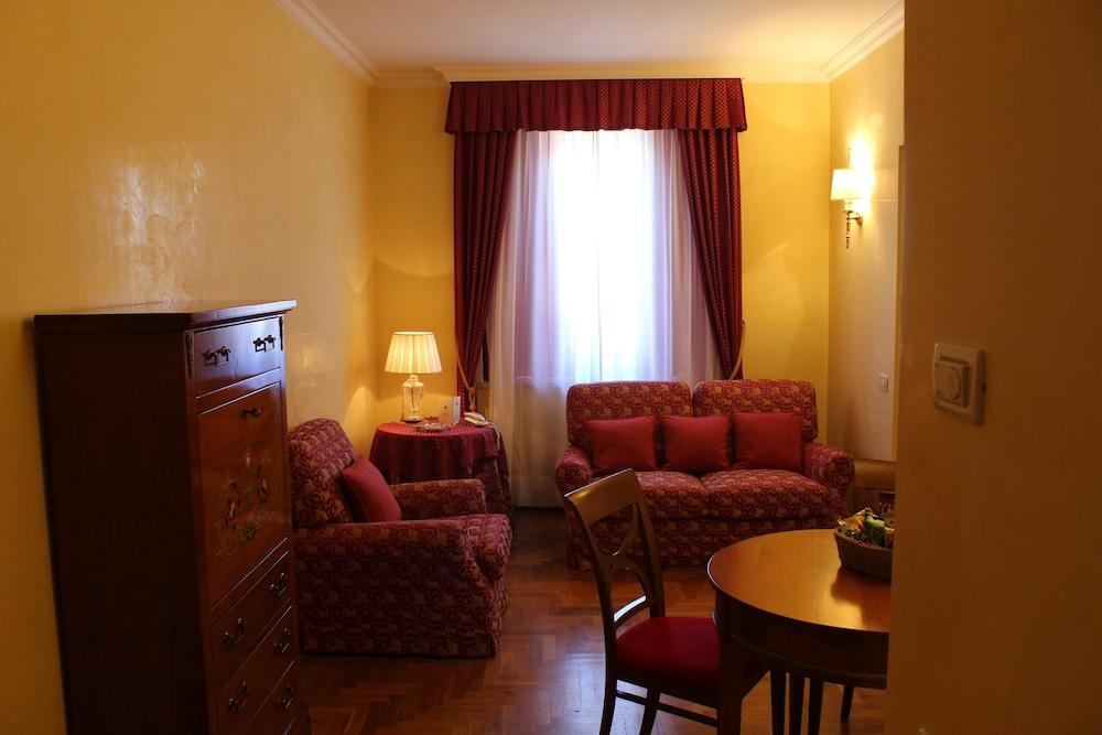 Hotel Ambassador Palace