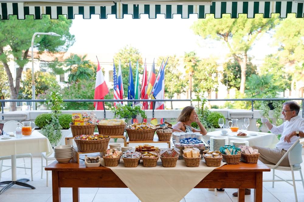 Hotel Ambassador Palace
