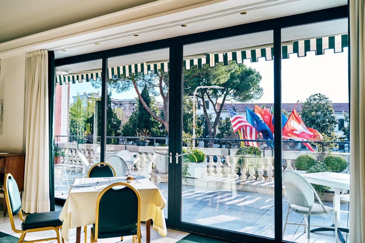 Ambassador Palace Hotel 4*