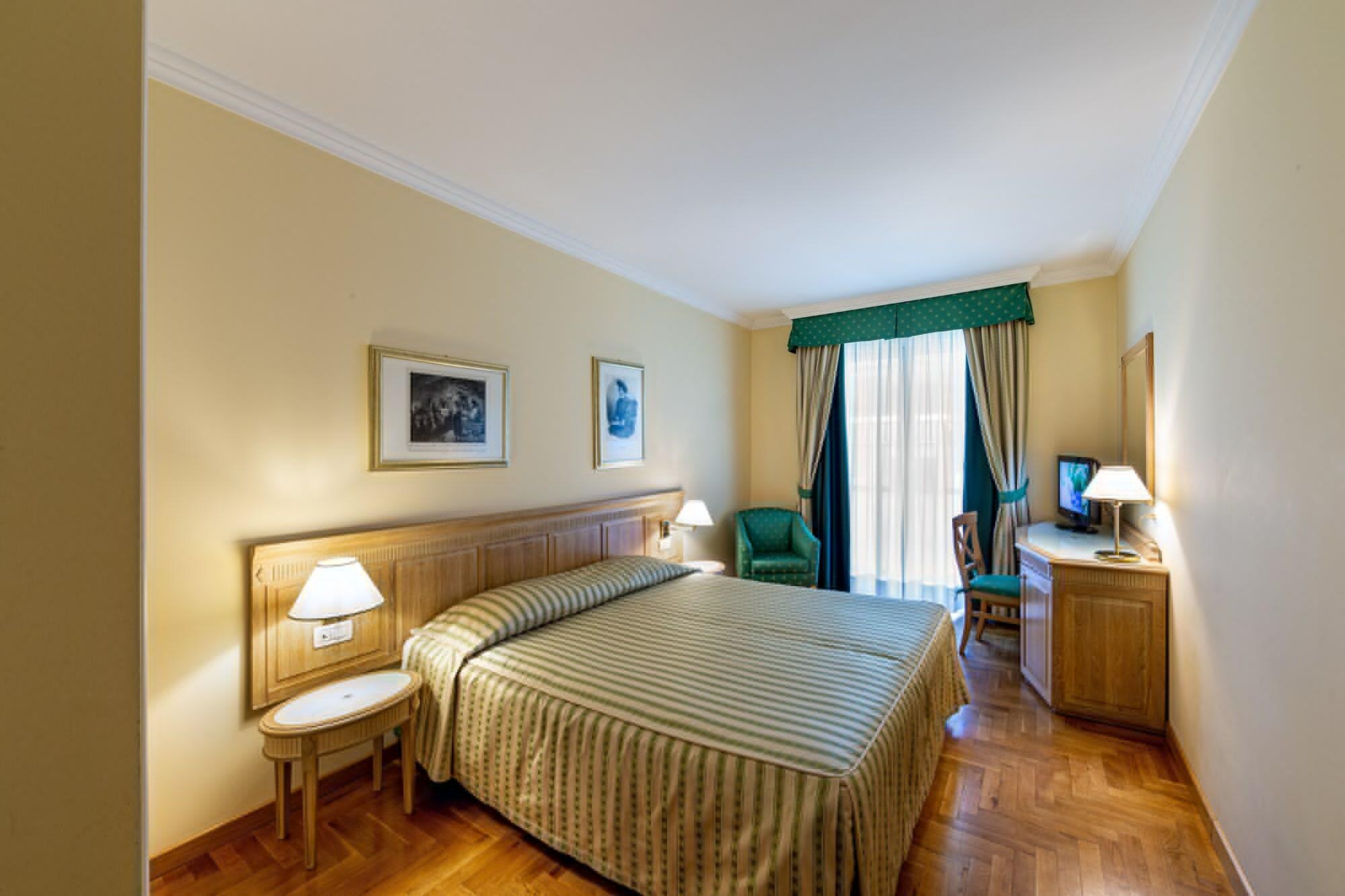 Ambassador Palace Hotel 4*