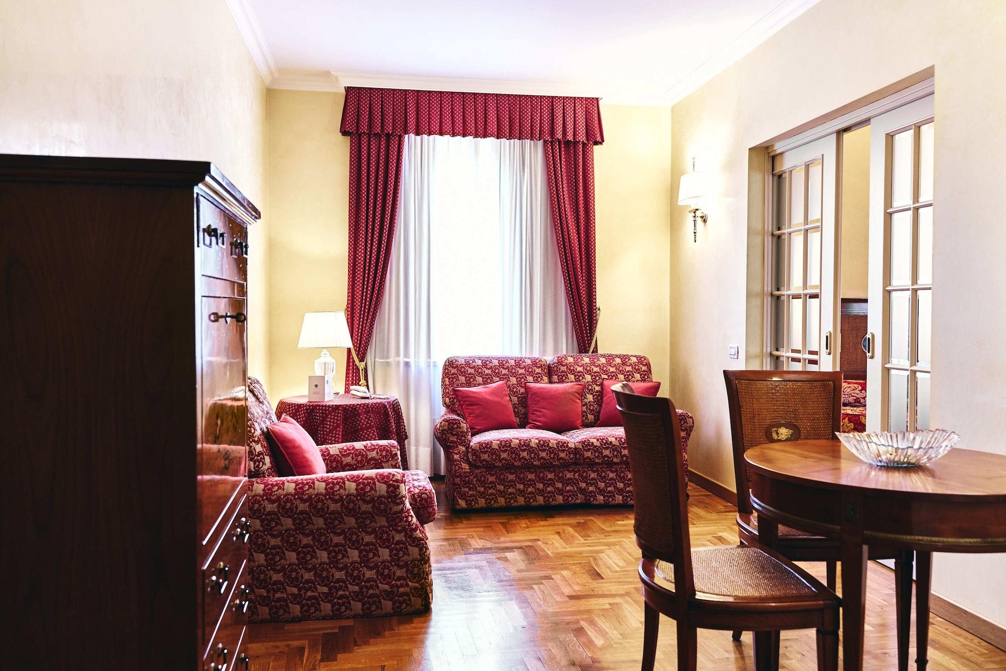 Hotel Ambassador Palace