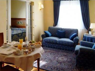 Ambassador Palace Hotel 4*